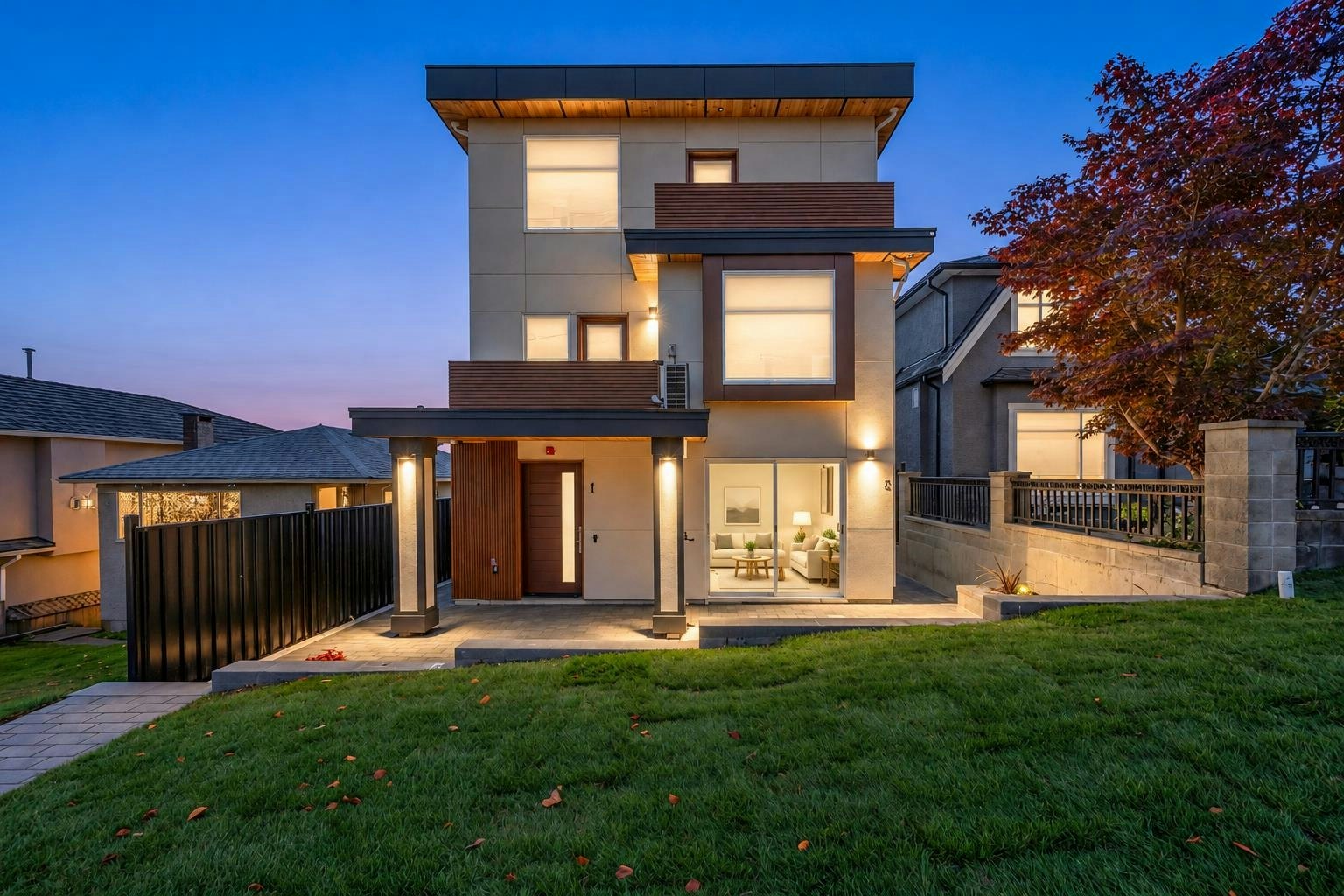 2-3034 E 5th Avenue, Vancouver, BC, V5M 1N8