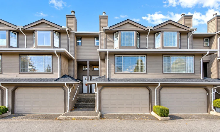 202-1140 Castle Crescent