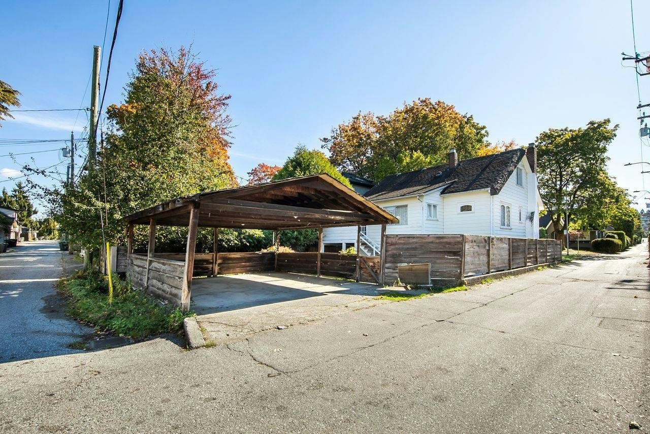481 W 21st Avenue, Vancouver, BC, V5Y 2E6 - 3