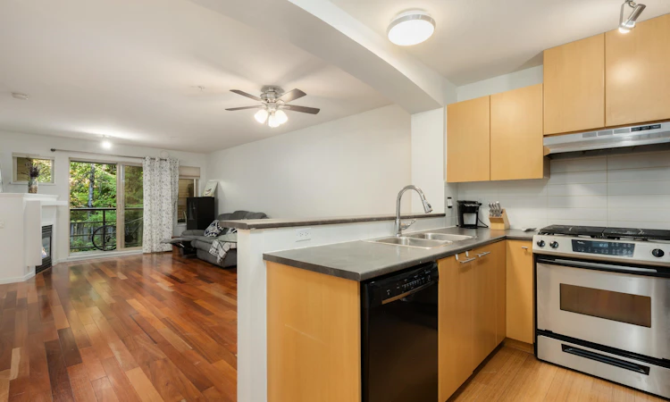 414-9319 University Crescent