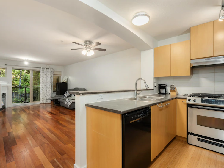 414-9319 University Crescent, Burnaby, BC, V5A 4Y5