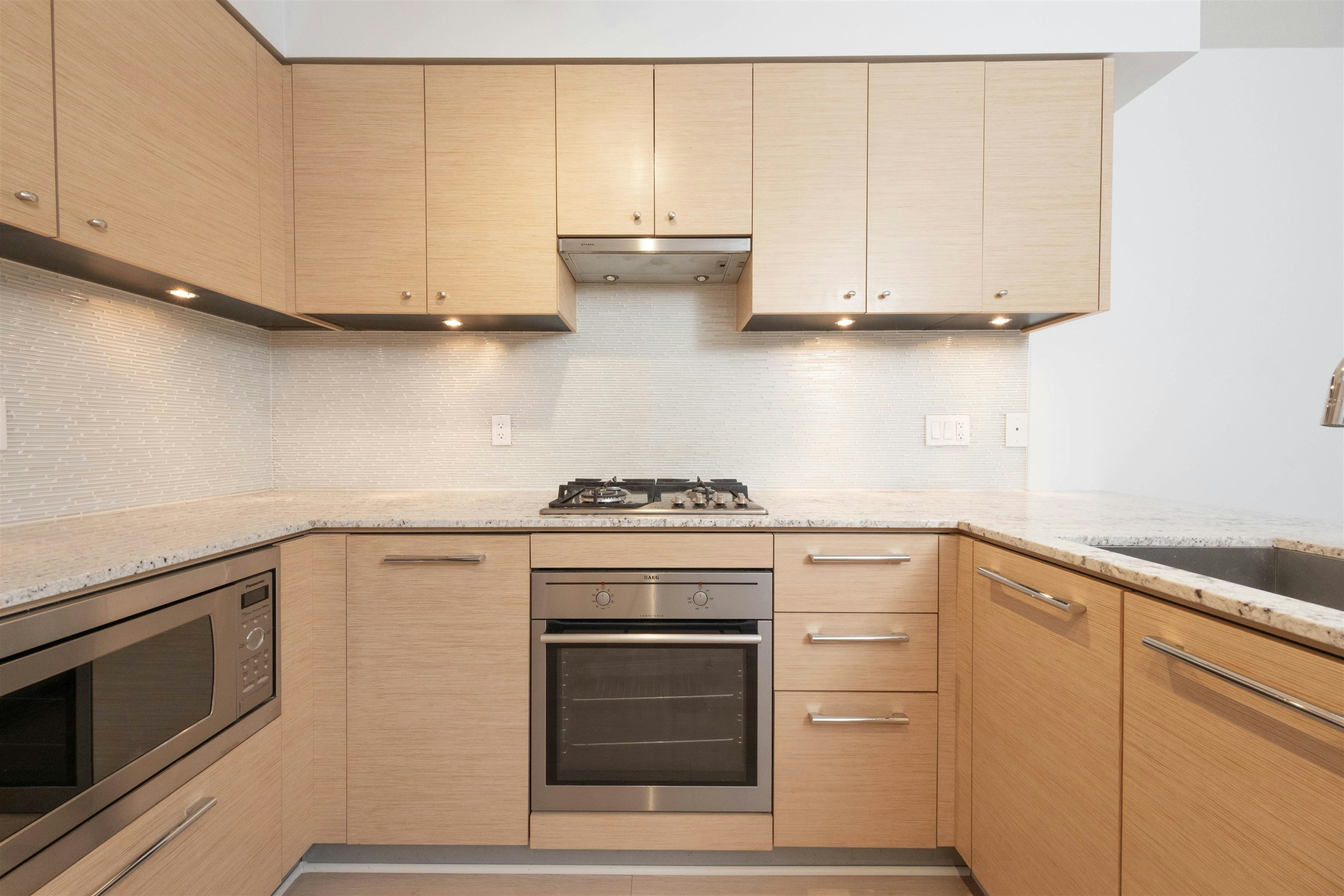 803-6180 Cooney Road - 4