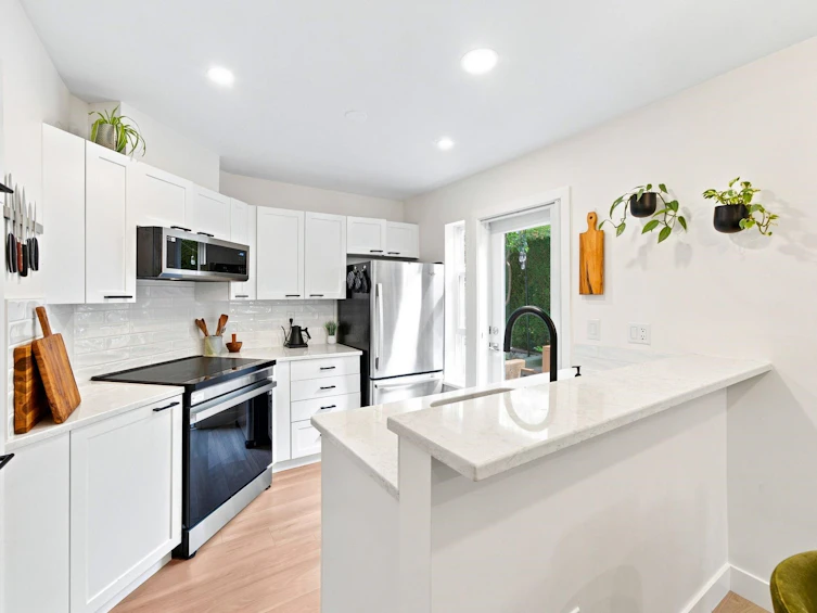 101-657 W 7th Avenue, Vancouver, BC, V5Z 1B6 - 3