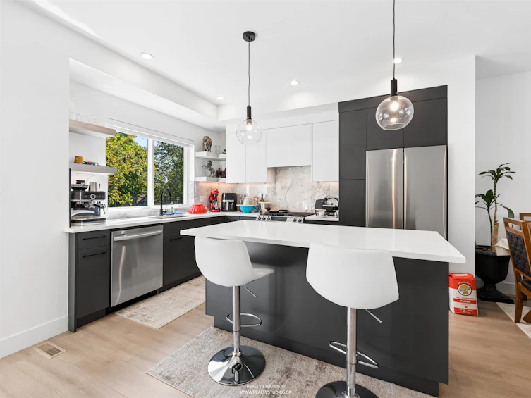 8-19330 Fairway Drive, Surrey, BC, V3S 0B7 - 3