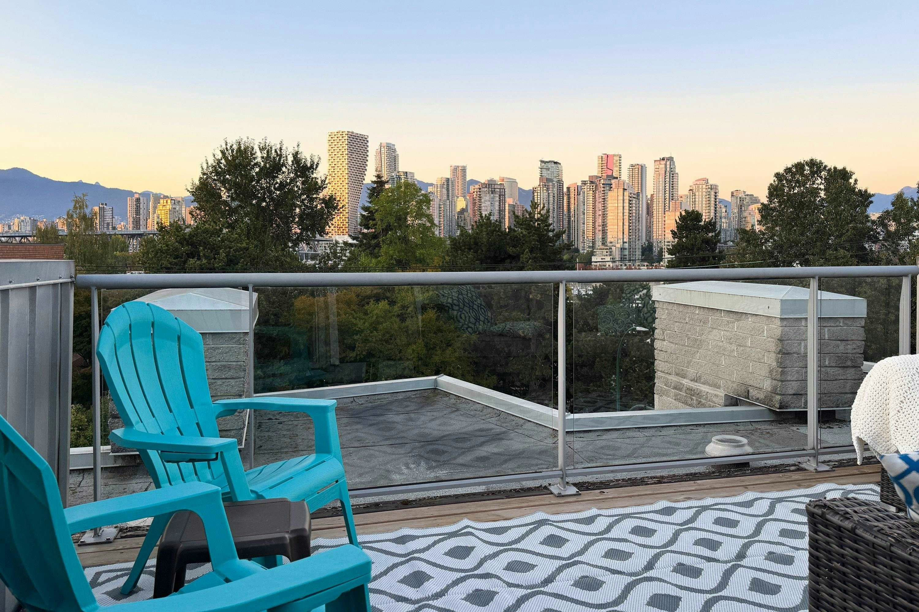 9-1250 W 6th Avenue, Vancouver, BC, V6H 1A5 - 2