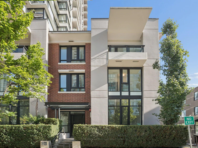 TH938 Homer Street, Vancouver, BC, V6B 1T7