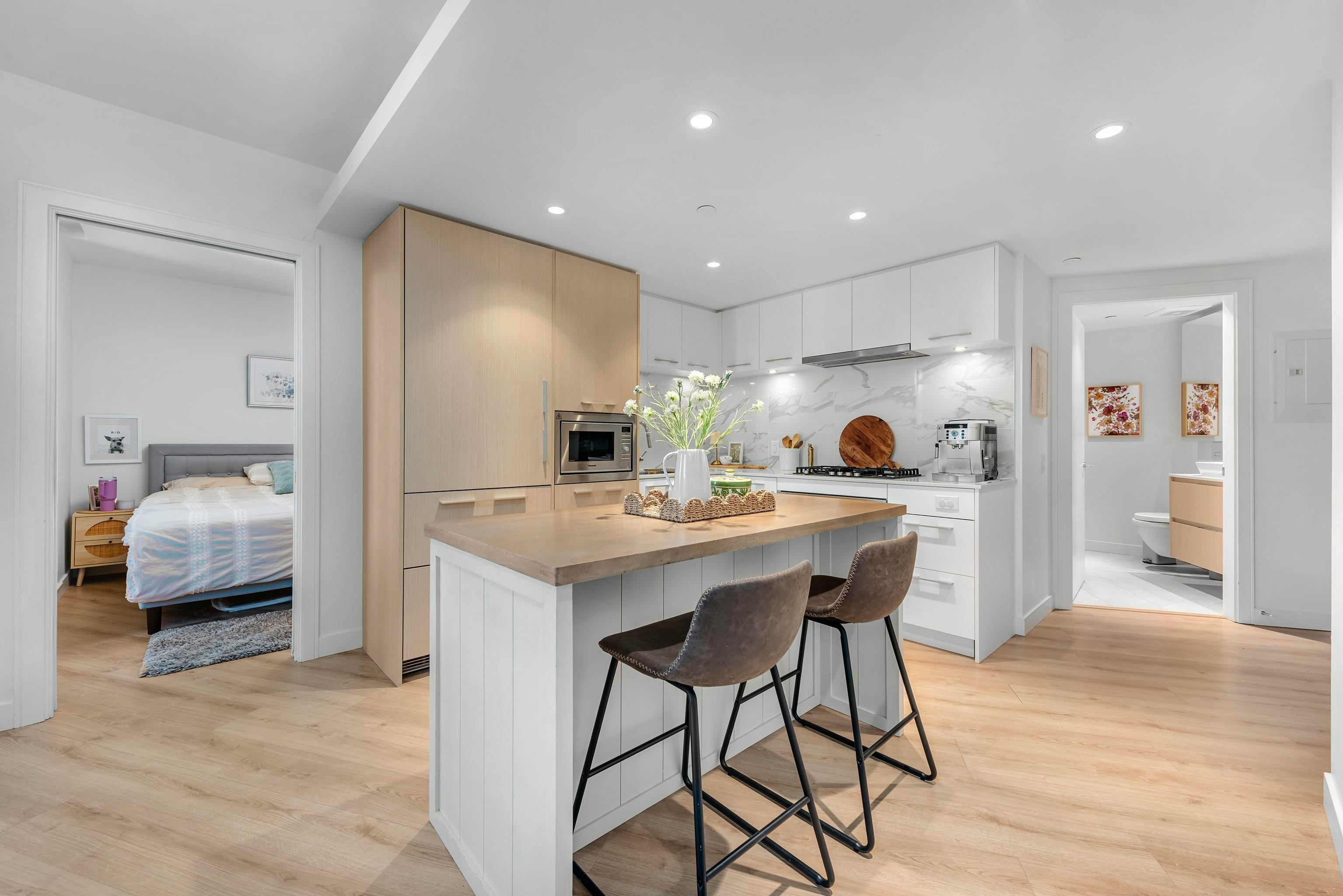 603-1500 Fern Street, North Vancouver, BC, V7J 0E6 - 3