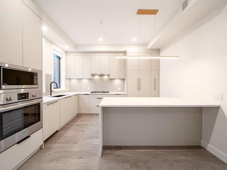218-8699 Spires Road, Richmond, BC, V6Y 1W4