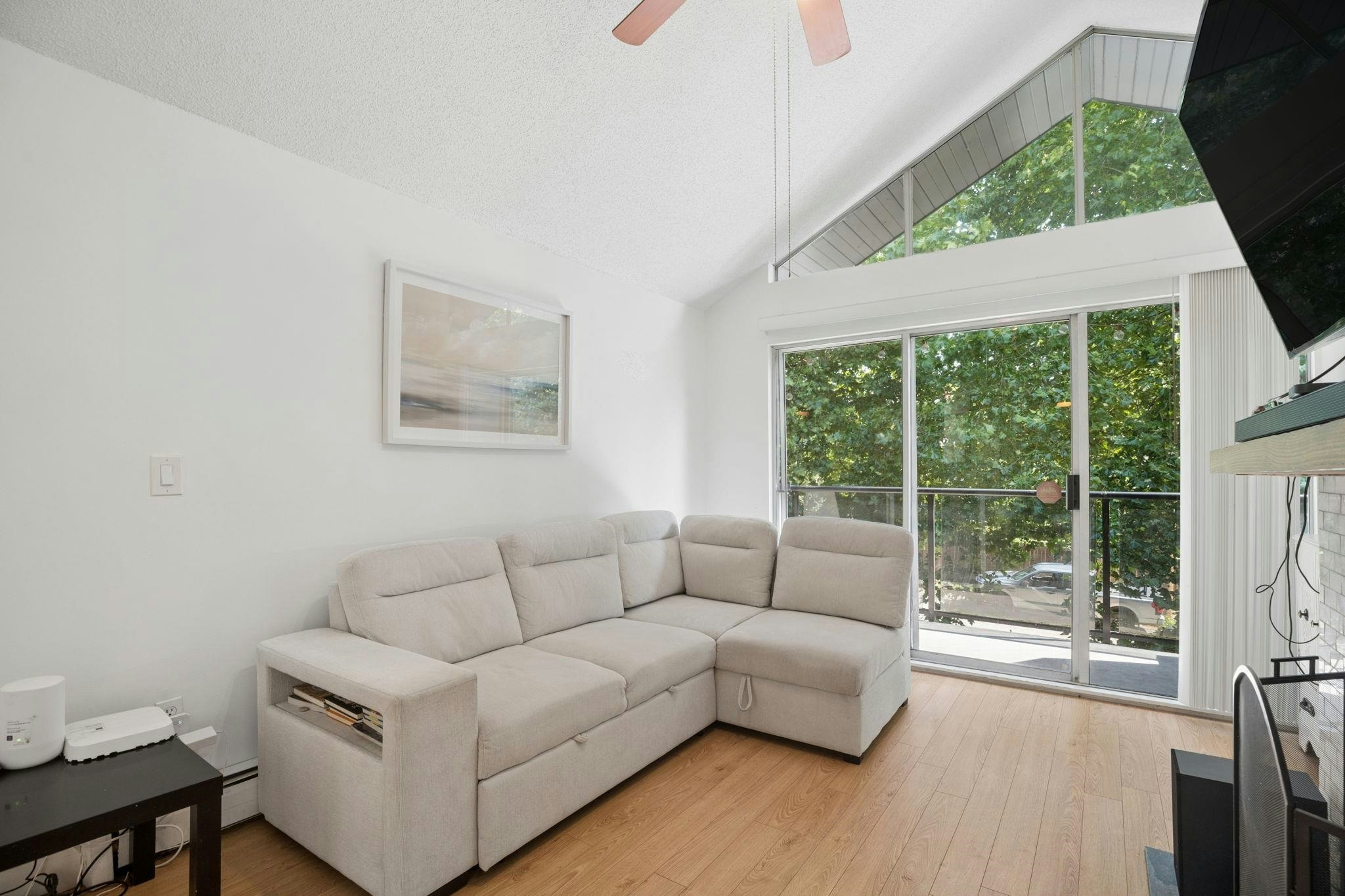 303-230 Mowat Street - 5