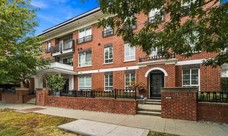 212-555 Foster Avenue