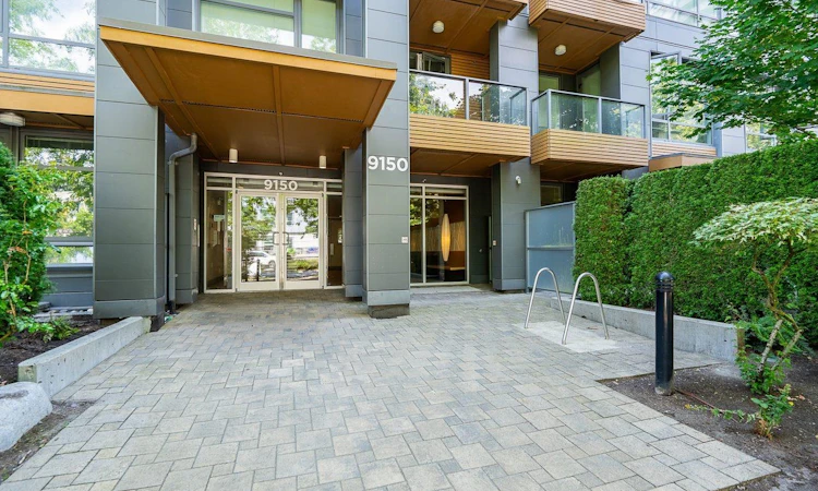 401-9150 University High Street