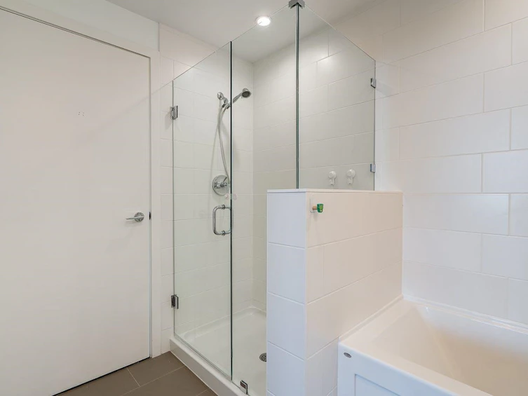 401-9150 University High Street, Burnaby, BC, V5A 0C5 - 33