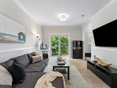 203-3488 Sefton Street - 4