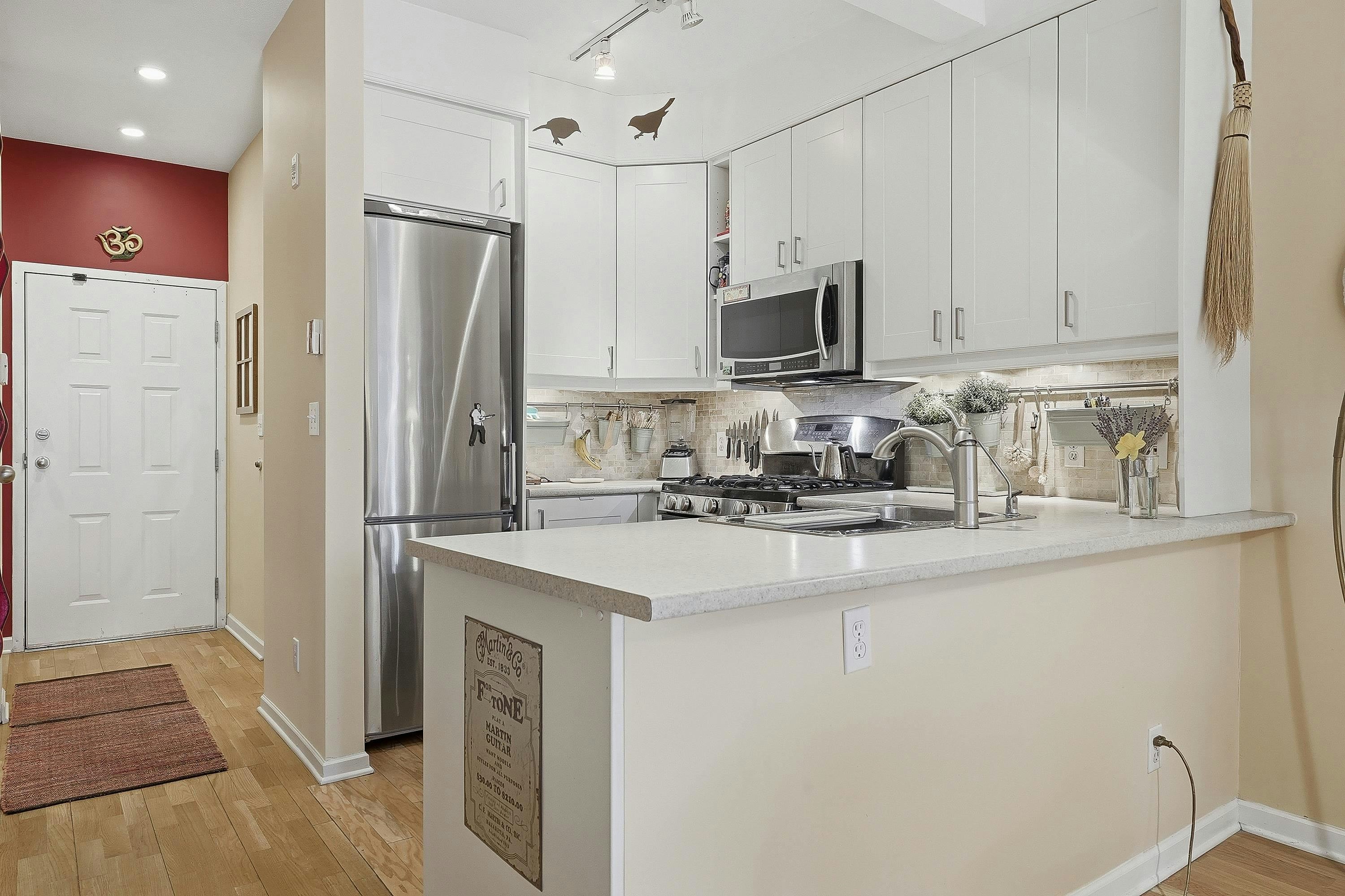 123-3440 W Broadway, Vancouver, BC, V6R 4R2 - 4