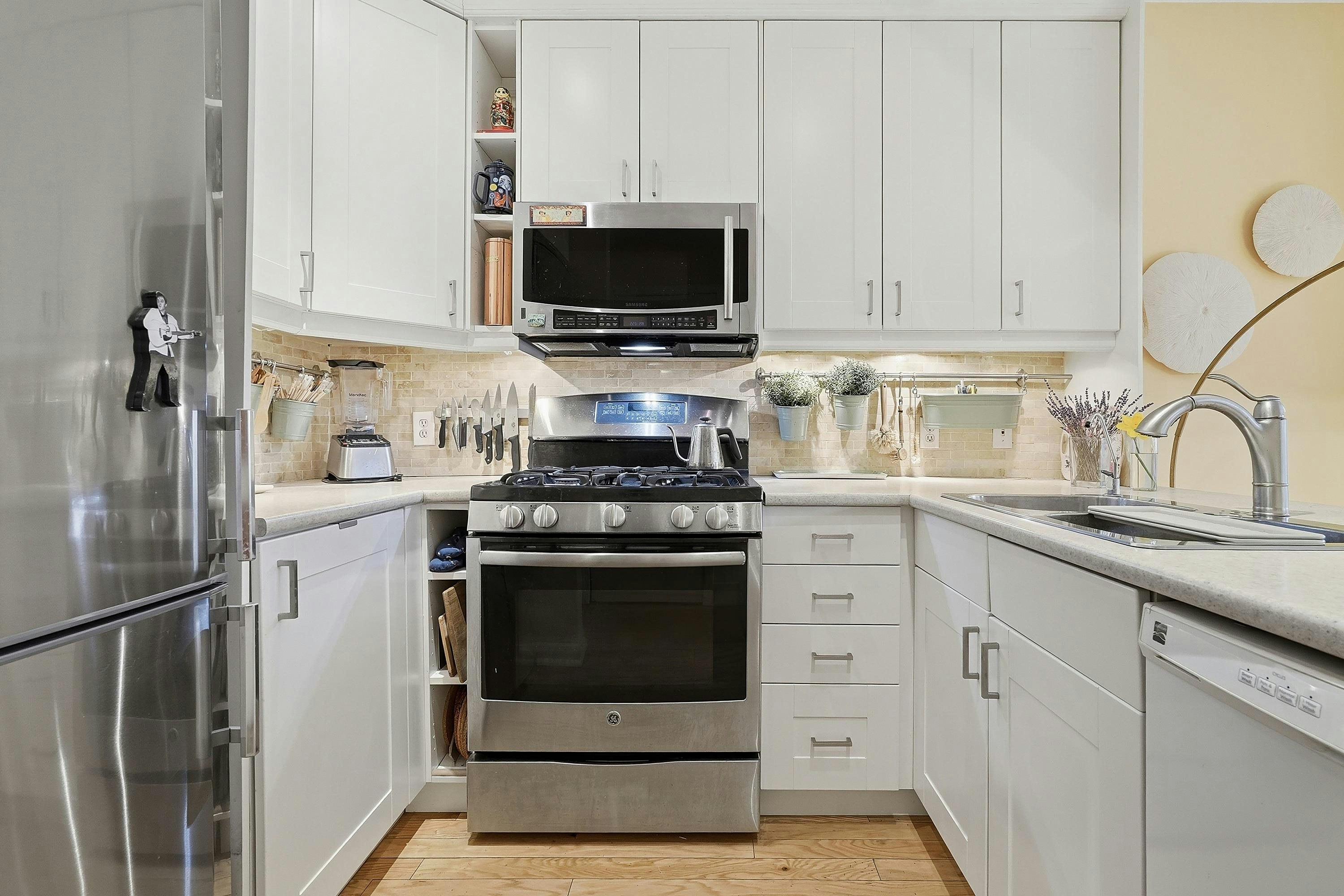 123-3440 W Broadway, Vancouver, BC, V6R 4R2 - 5