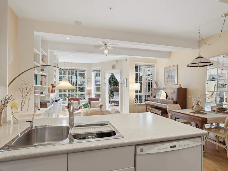123-3440 W Broadway, Vancouver, BC, V6R 4R2 - 6