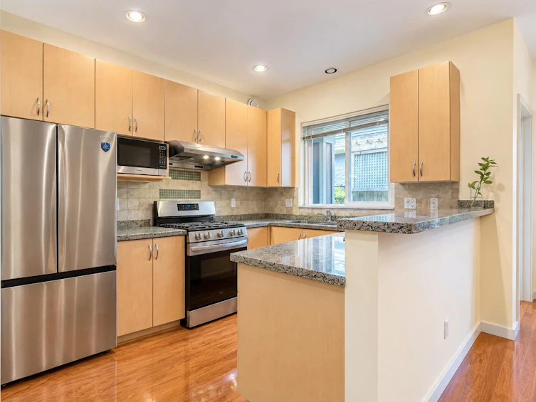16-8600 No. 3 Road, Richmond, BC, V6Y 2E8 - 8