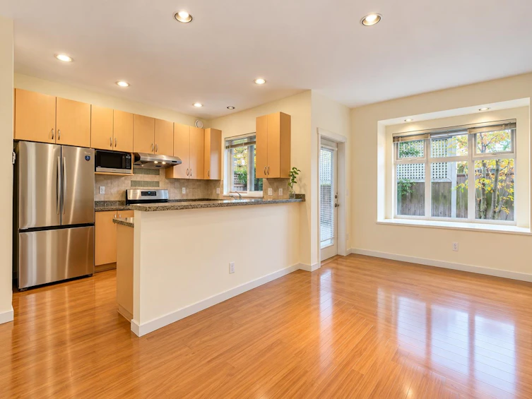 16-8600 No. 3 Road, Richmond, BC, V6Y 2E8 - 2