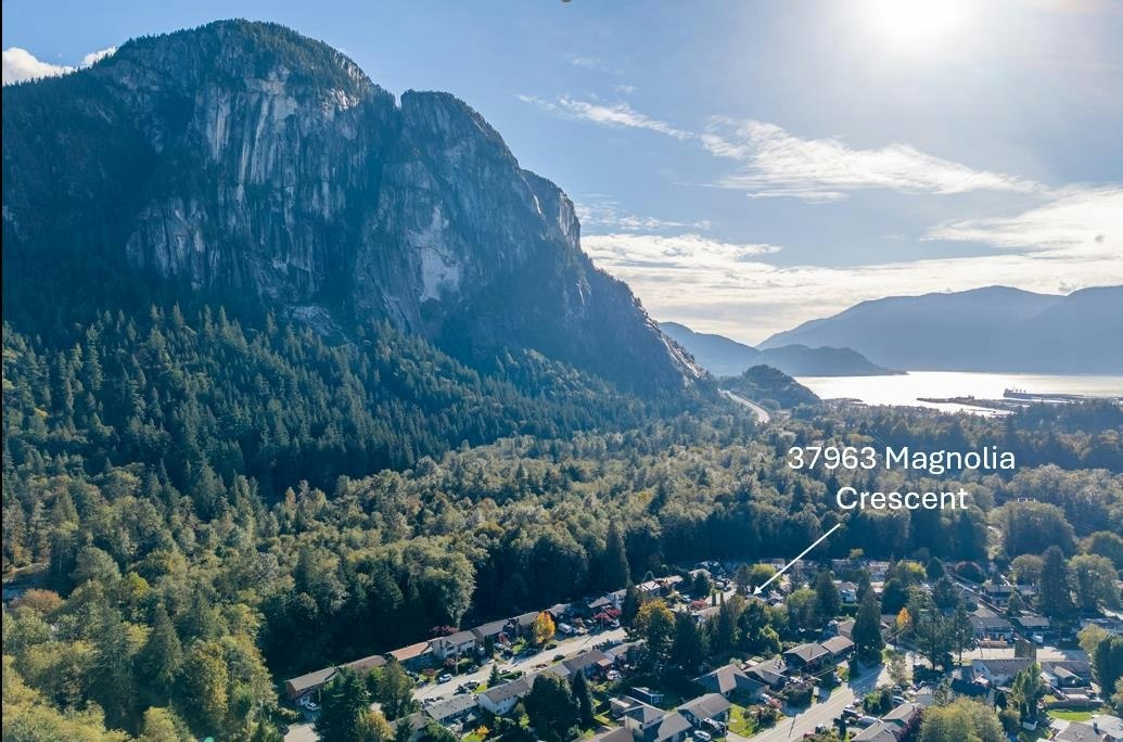 37963 Magnolia Crescent, Squamish, BC, V8B 0X7 - 37