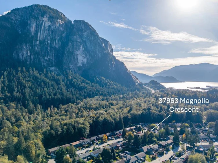 37963 Magnolia Crescent, Squamish, BC, V8B 0X7 - 37
