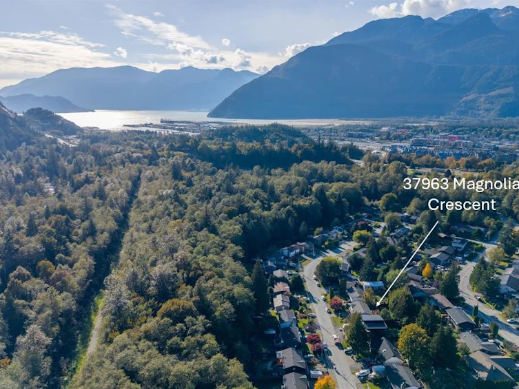 37963 Magnolia Crescent, Squamish, BC, V8B 0X7 - 36