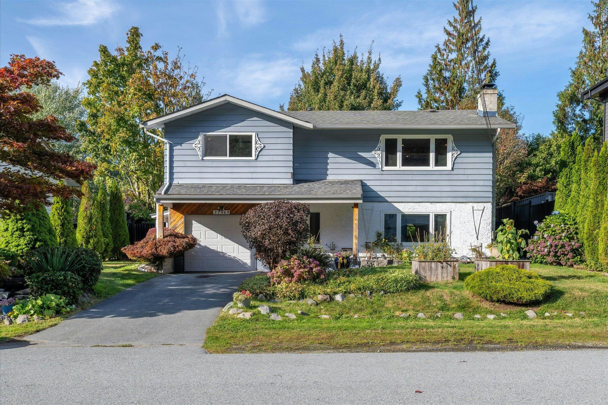 37963 Magnolia Crescent - 2