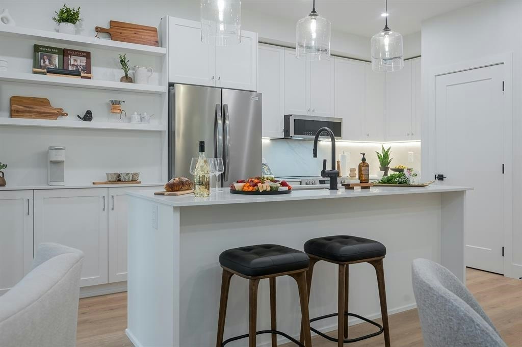 412-46185 Thomas Road - 2