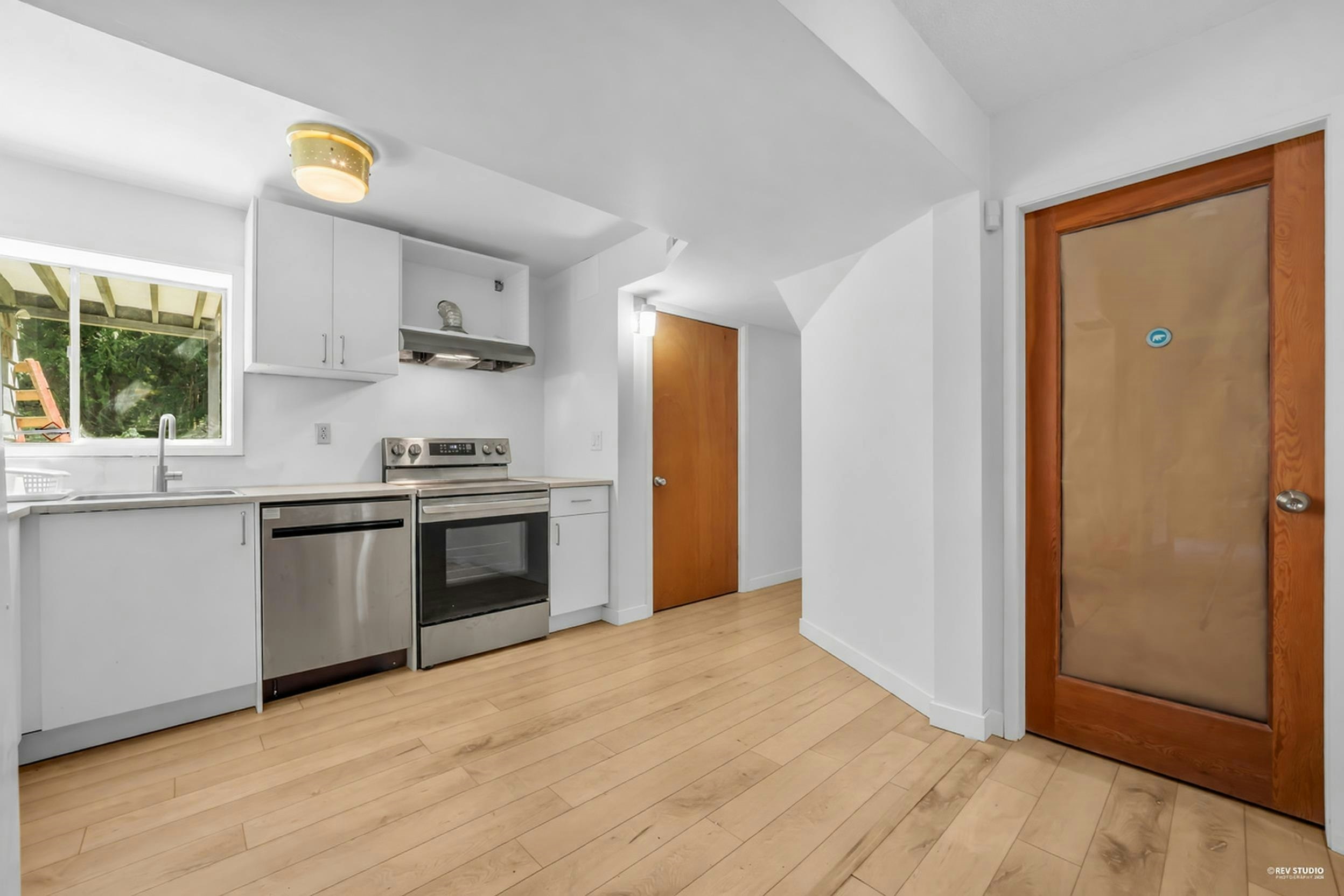 4578 Capilano Road, North Vancouver, BC, V7R 4K3 - 16