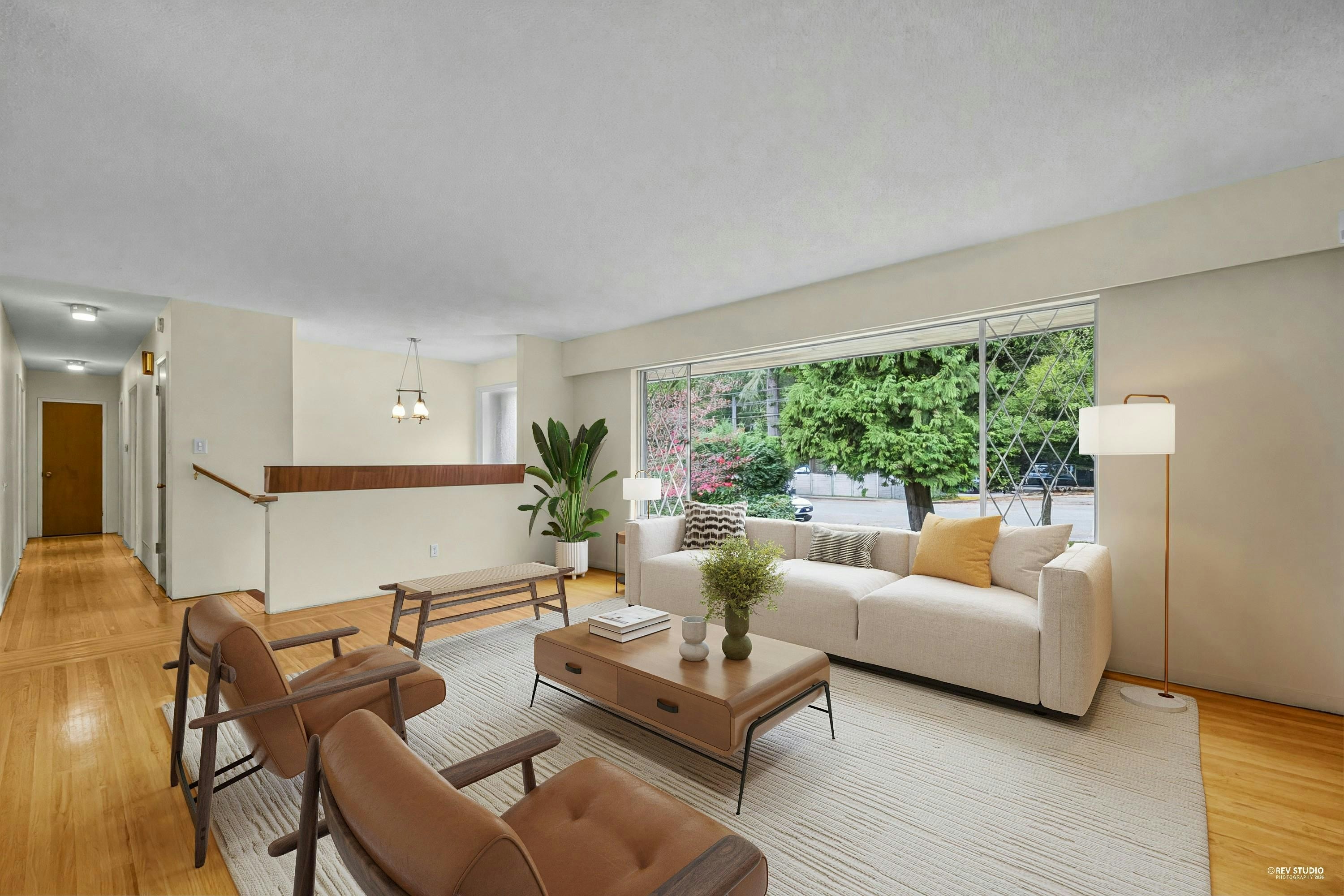 4578 Capilano Road, North Vancouver, BC, V7R 4K3 - 4