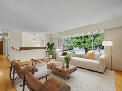 4578 Capilano Road - 4