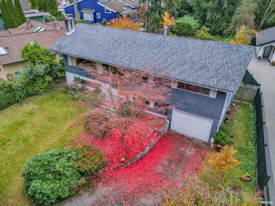 4578 Capilano Road - 2