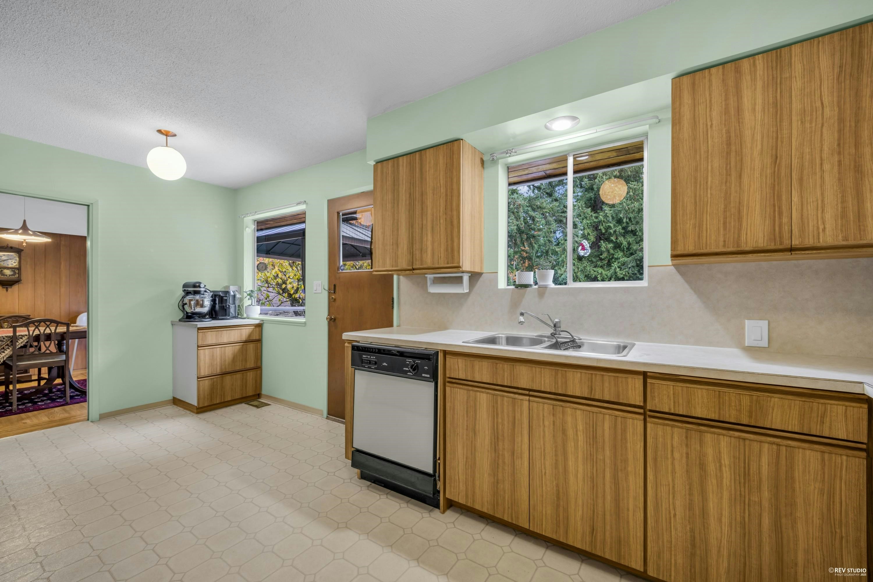4578 Capilano Road, North Vancouver, BC, V7R 4K3 - 6