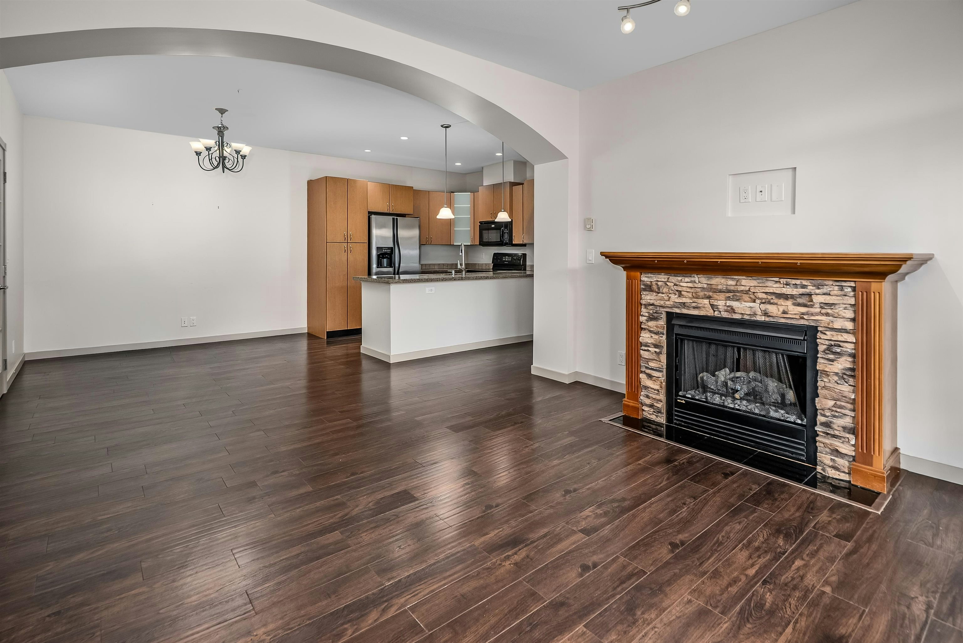 207-33485 South Fraser Way, Abbotsford, BC, V2S 8P9 - 11