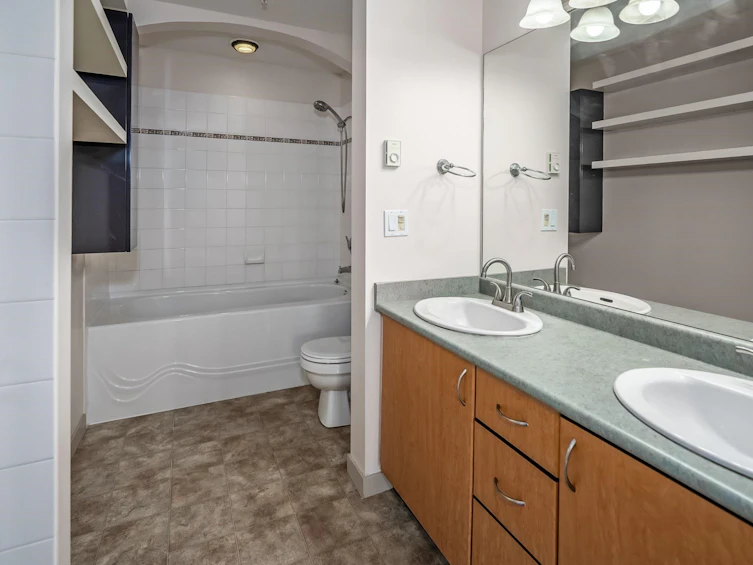 207-33485 South Fraser Way, Abbotsford, BC, V2S 8P9 - 34