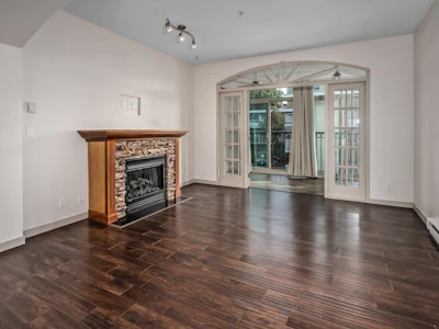 207-33485 South Fraser Way - 4