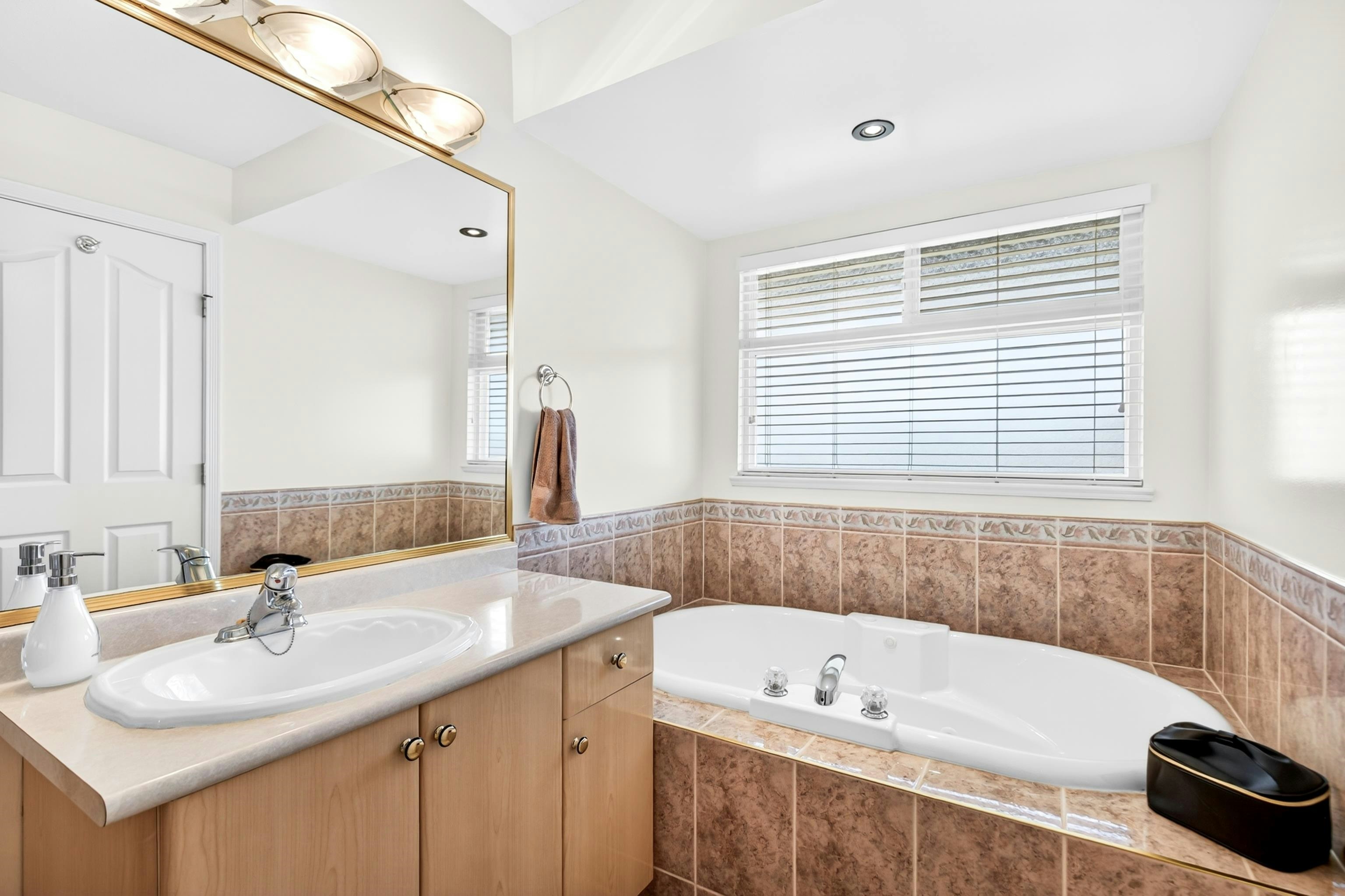 231 Suzuki Street, New Westminster, BC, V3M 6X2 - 17