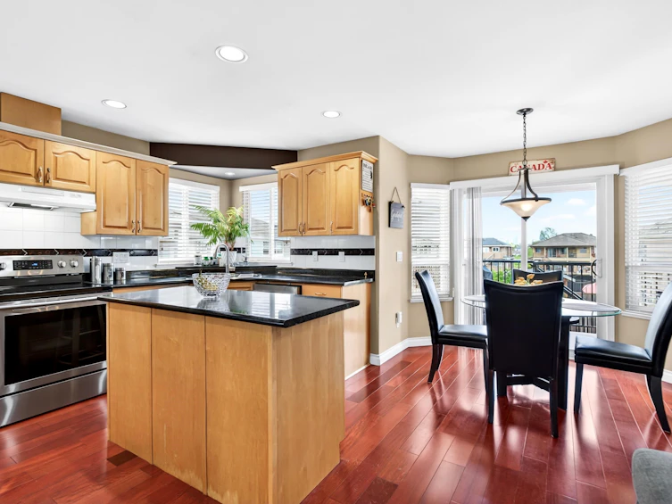 231 Suzuki Street, New Westminster, BC, V3M 6X2 - 11