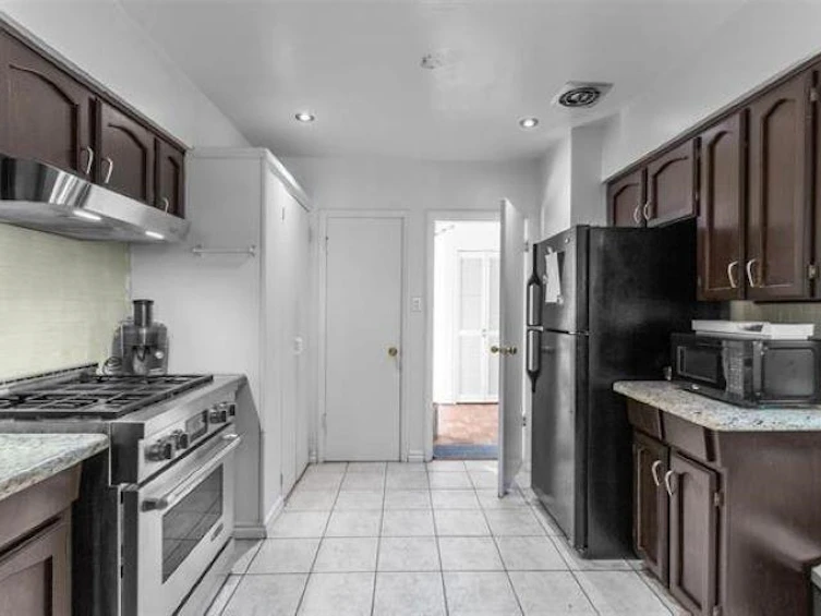 410 Hadden Drive, West Vancouver, BC, V7S 1E9 - 11