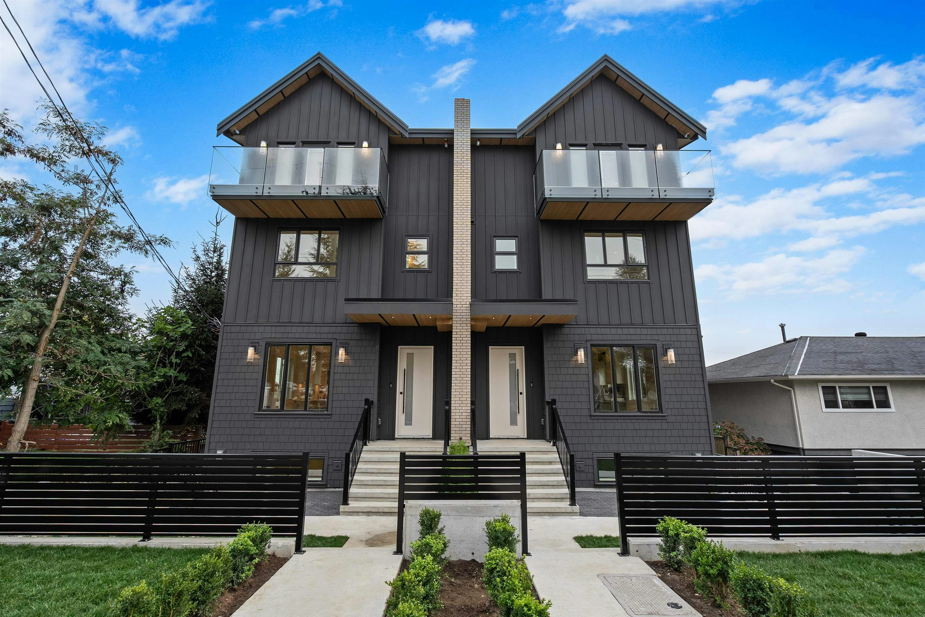1-1060 Stratford Avenue, Burnaby, BC, V5B 3X8