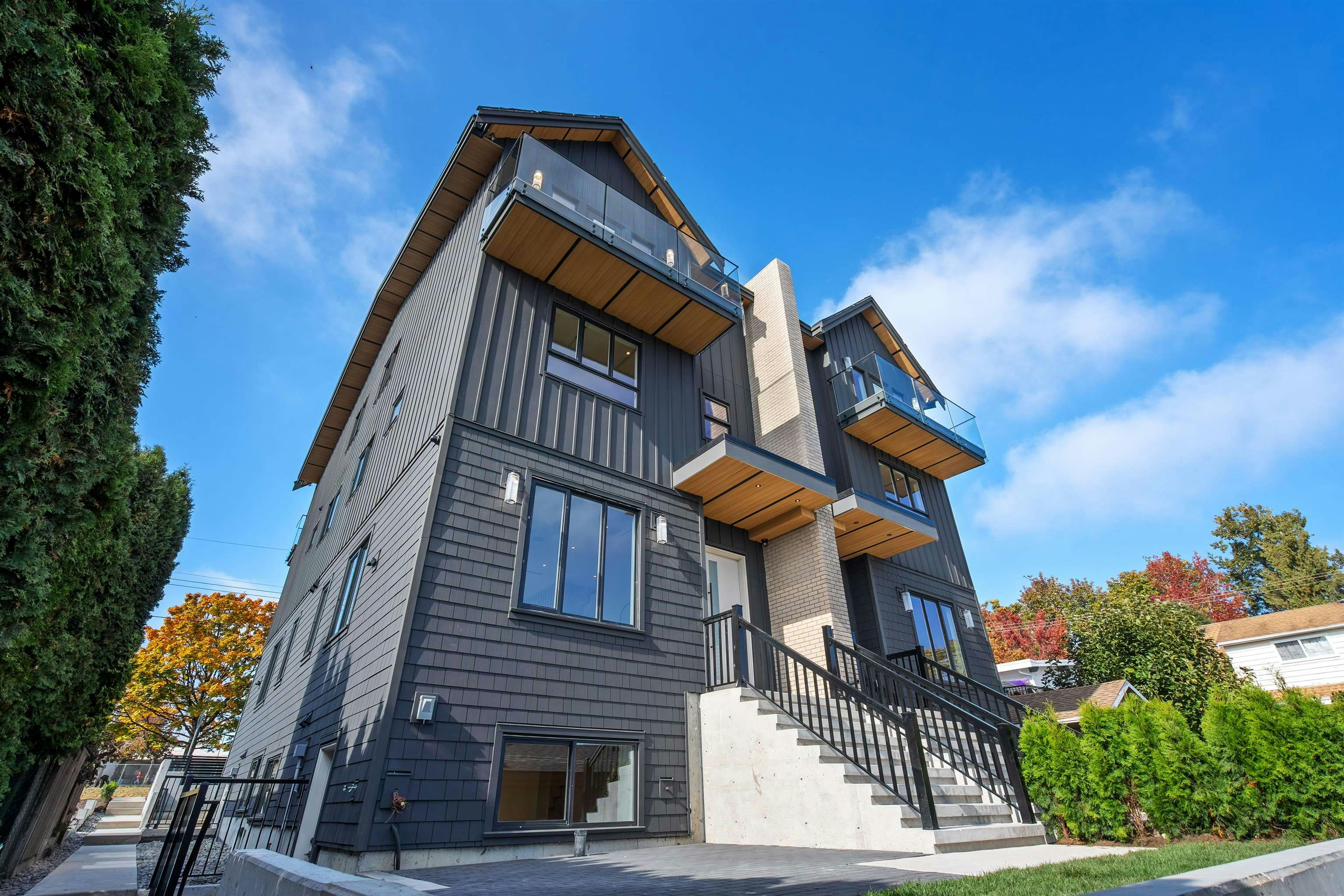 4-1060 Stratford Avenue, Burnaby, BC, V5B 3X8
