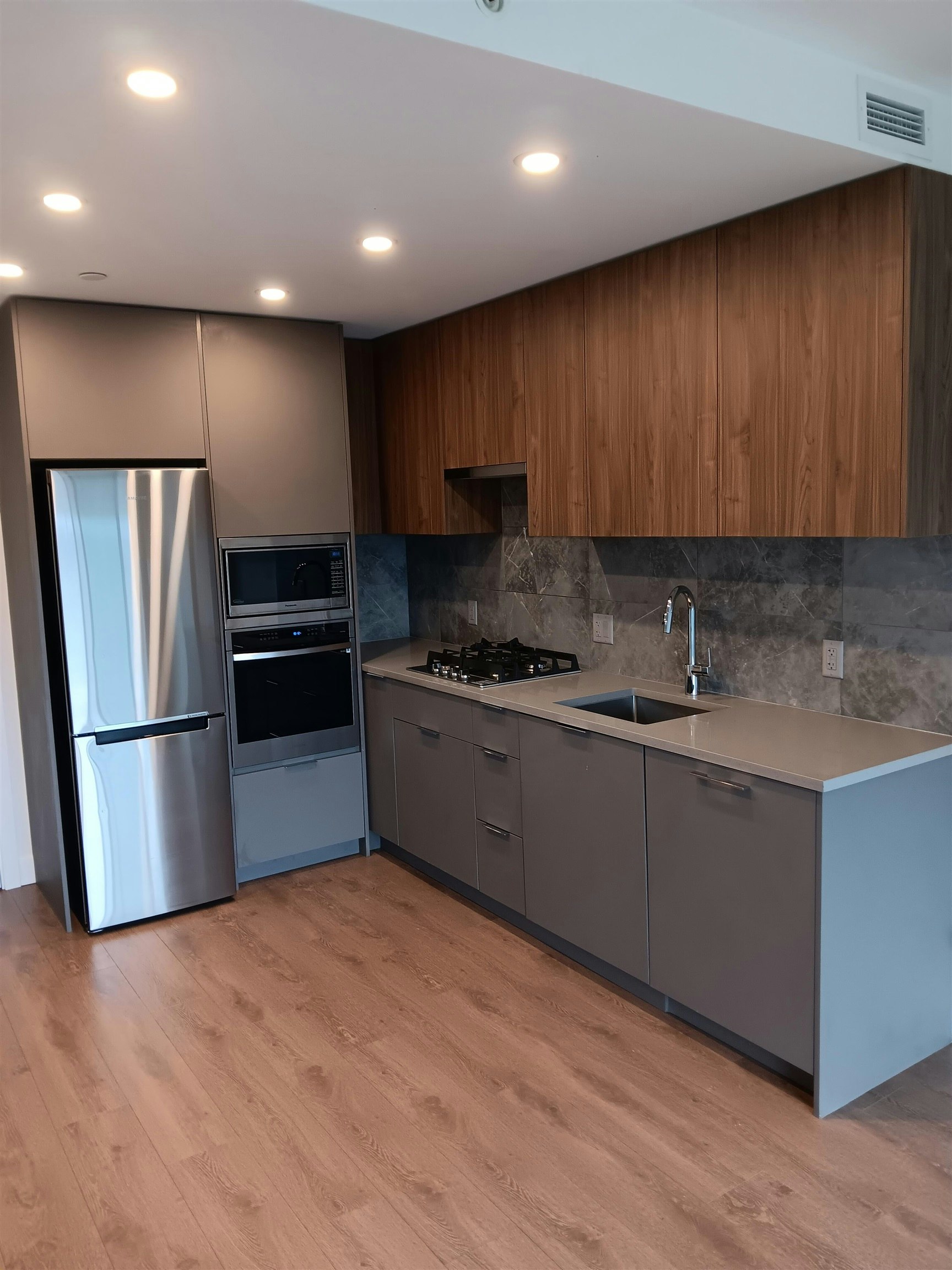 1806-13359 Old Yale Road, Surrey, BC, V3T 0S4