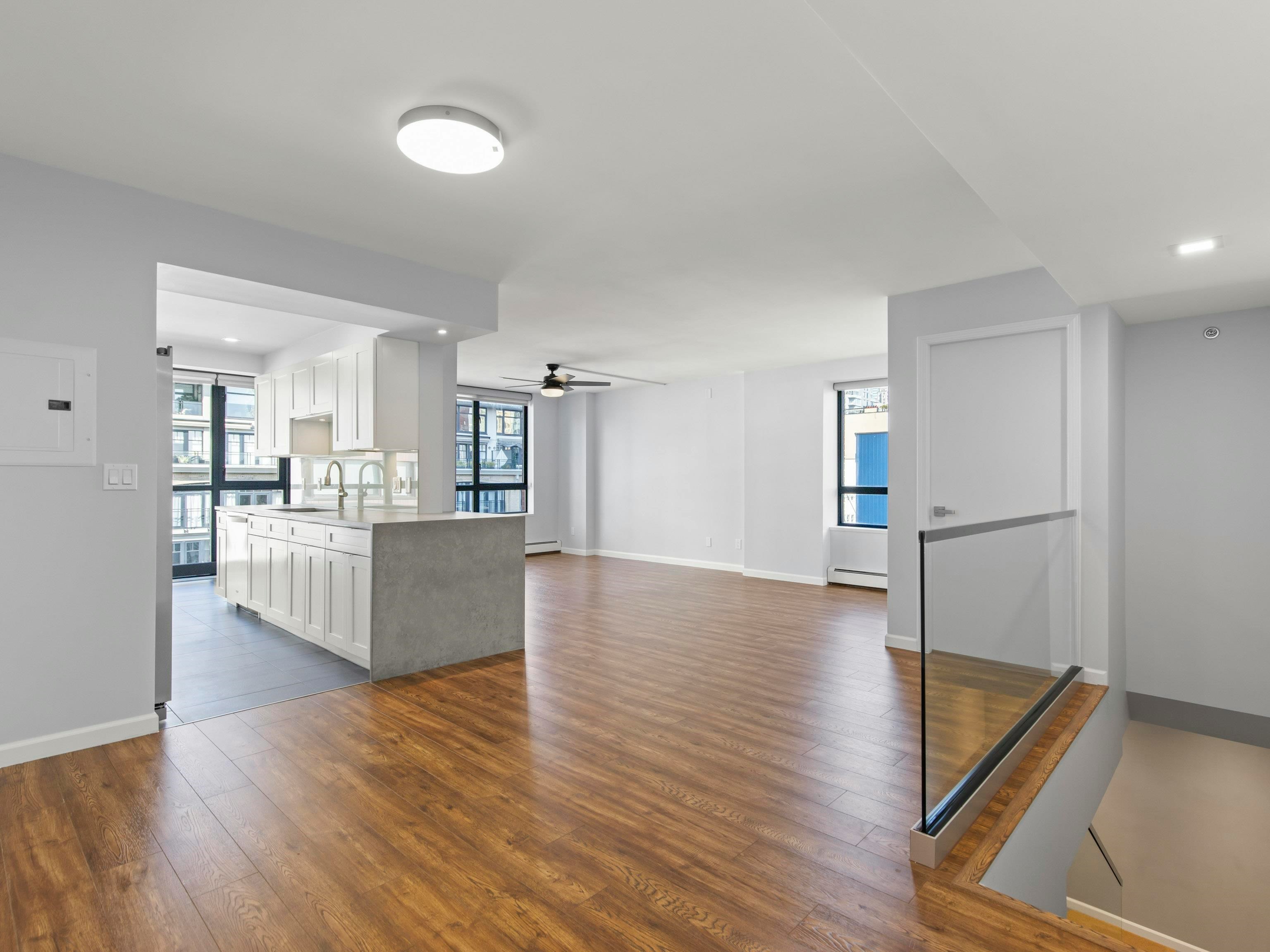 289 Drake Street, Vancouver, BC, V6B 5Z6