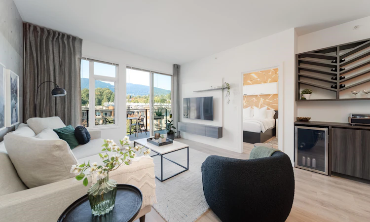 517-725 Marine Drive