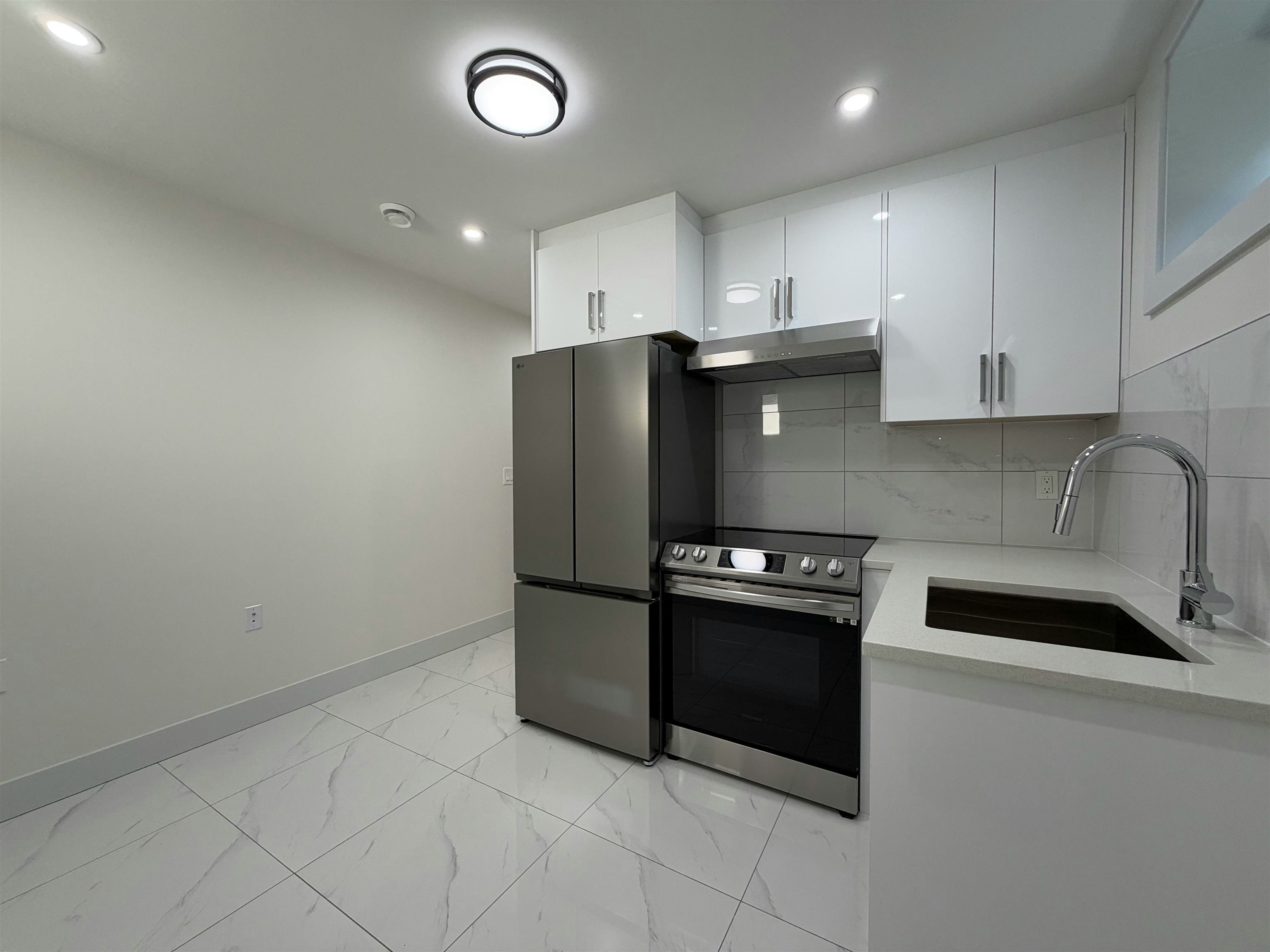 1052 E 50th Avenue, Vancouver, BC, V5X 1B8 - 2