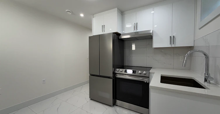 1052 E 50th Avenue, Vancouver, BC, V5X 1B8 - 2
