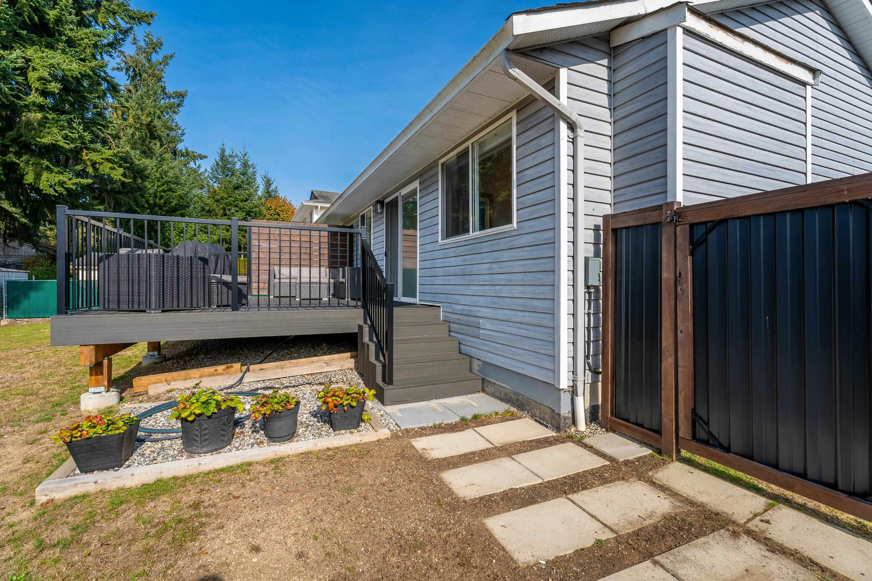 5617 Curtis Place, Sechelt, BC, V7Z 0R9 - 23
