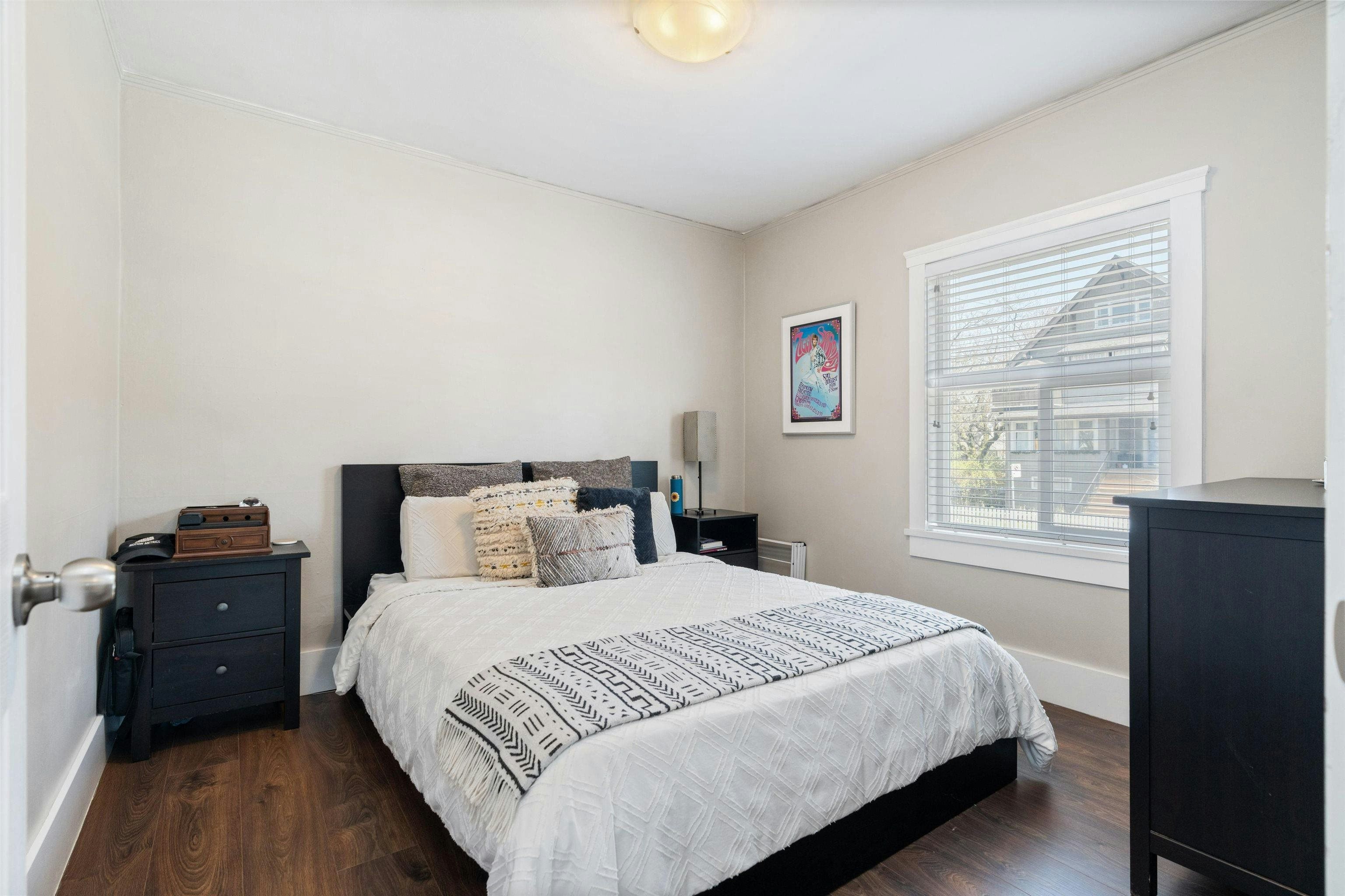 28xx W 6th Avenue, Vancouver, BC, V6K 1X1 - 2