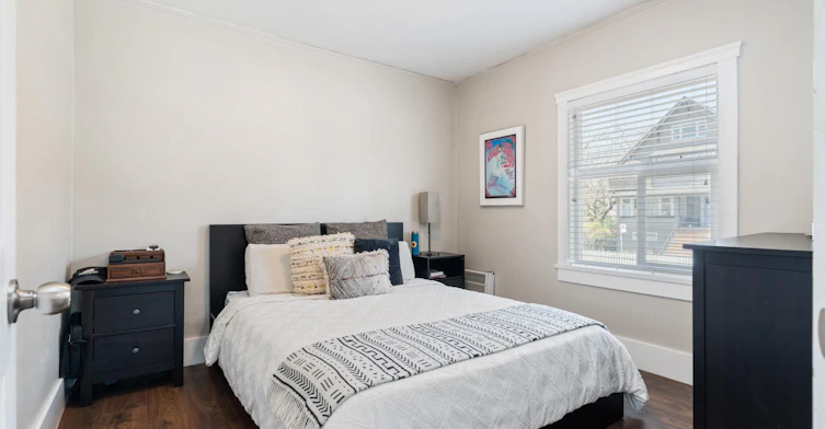 28xx W 6th Avenue, Vancouver, BC, V6K 1X1 - 2