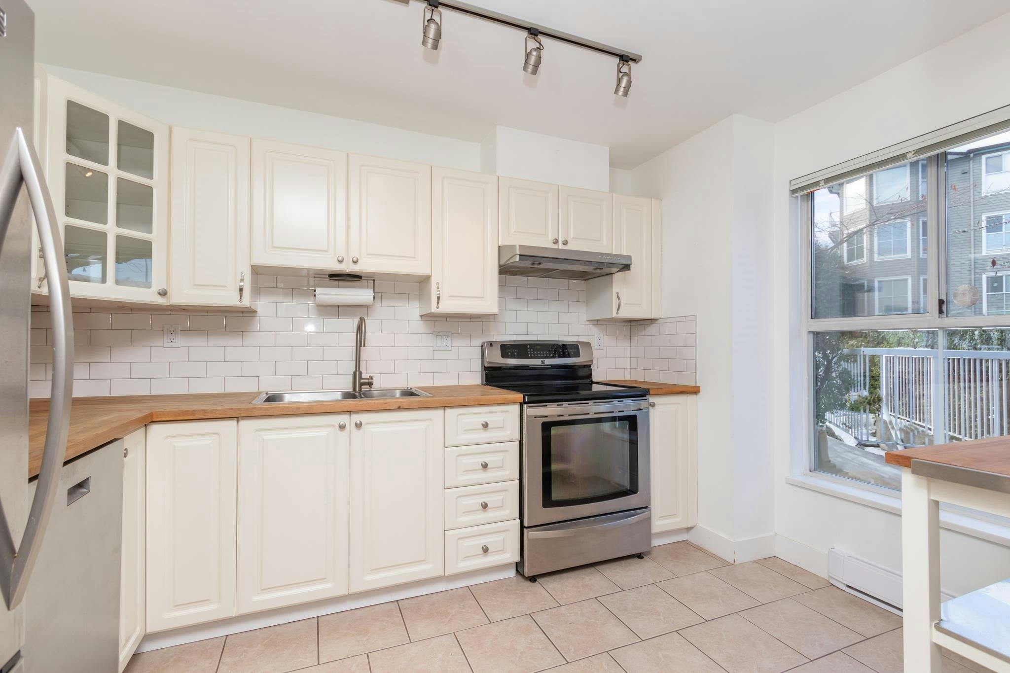 103-15150 108 Avenue, Surrey, BC, V3R 0V1