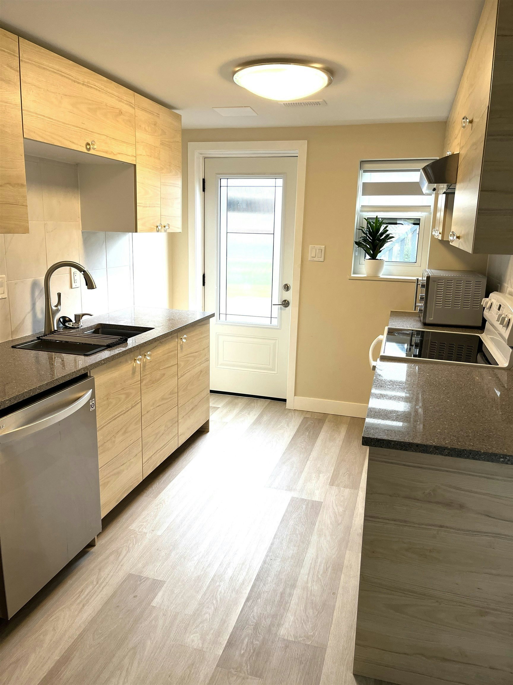 Main Floor-720 E 21st Street, North Vancouver, BC, V7J 1N6 - 3